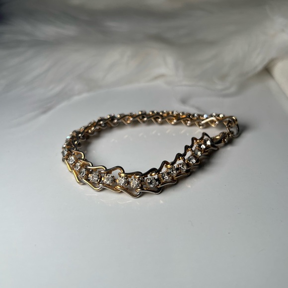 Fashion Bracelet with Gold Color Chains with Jewels - Picture 2 of 5